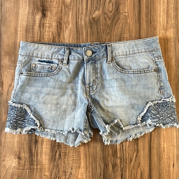 Aeropostale Pants - MIDI Summer Jean Shorts with Floral Patchwork